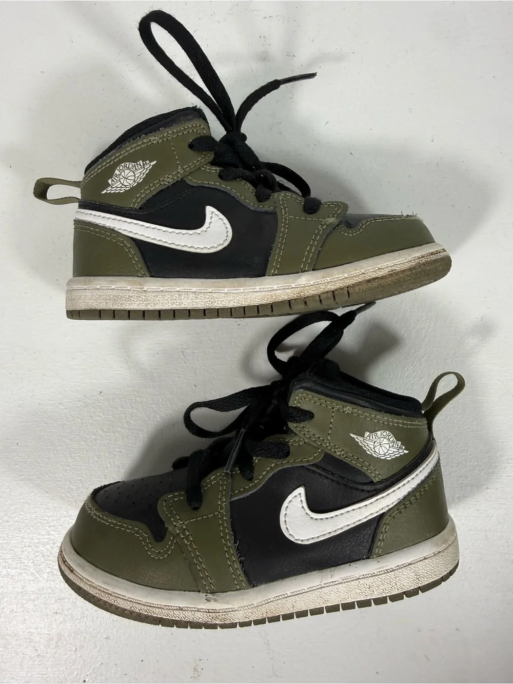 Nike Toddler Green and Black High-Top Sneakers with White Swoosh 8C